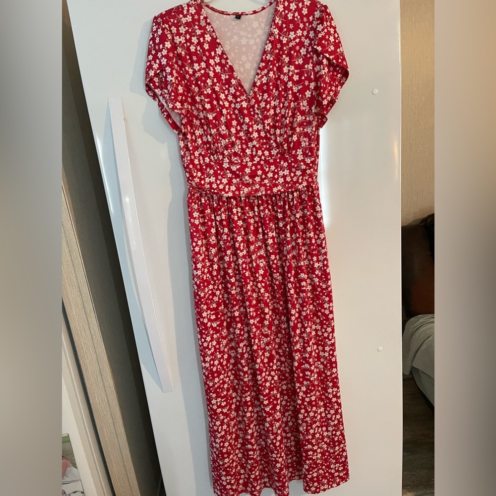 Size large red floral maternity dress EUC